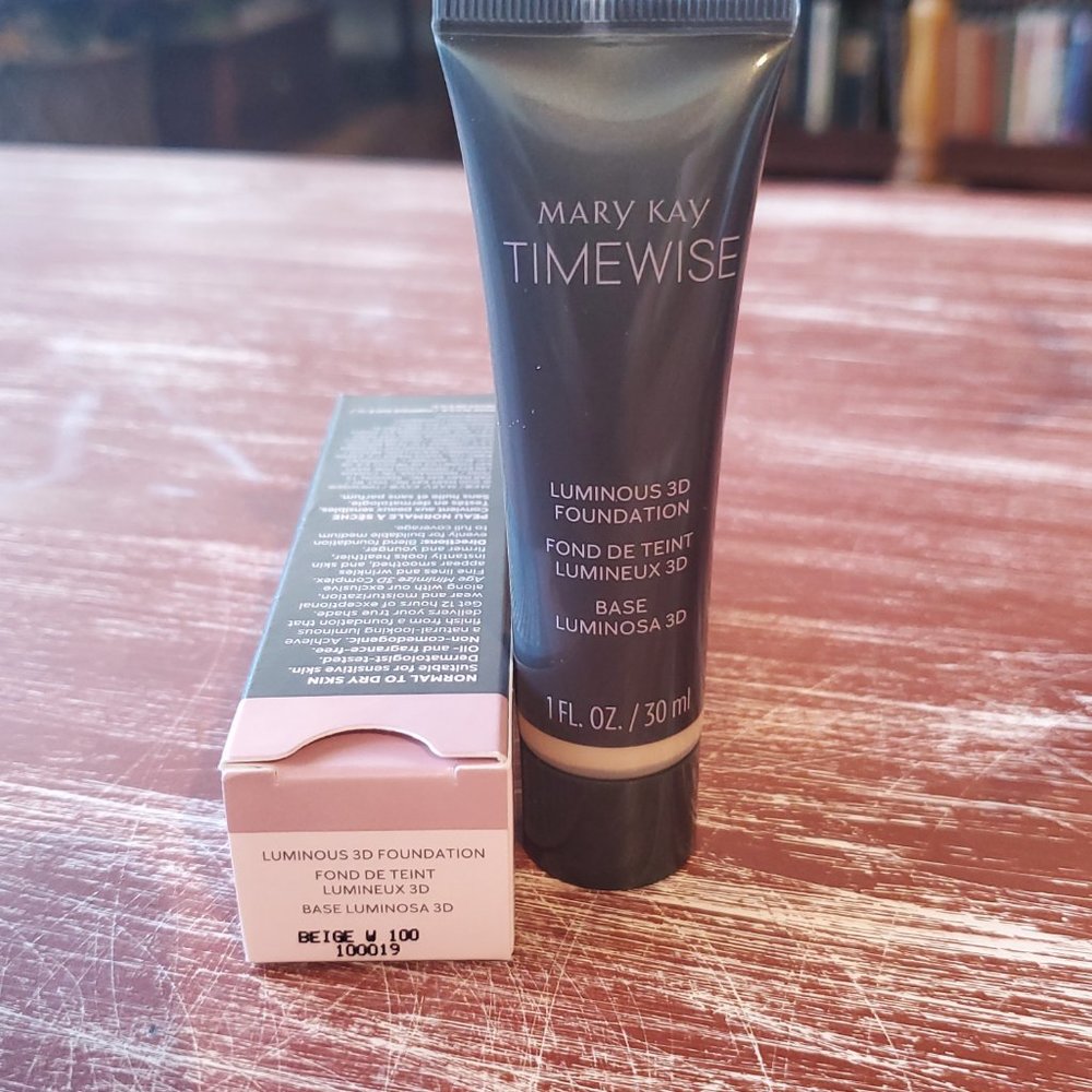 Beige W 100 (Warm) Luminous 3D Foundation Normal to Dry Skin TimeWise - Picture 3 of 3